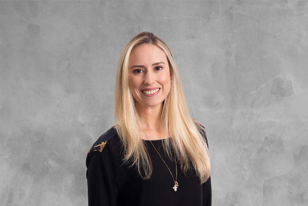 Imagen de Liège Fernandes Vargas, autora del artículo sobre los cambios en el Código Civil, un análisis del anteproyecto.